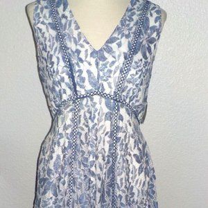 TAYLOR MS SIZE 10 DENIM BLUE AND WHITE V-NECK HANDKERCHIEF HEM LACE DRESS